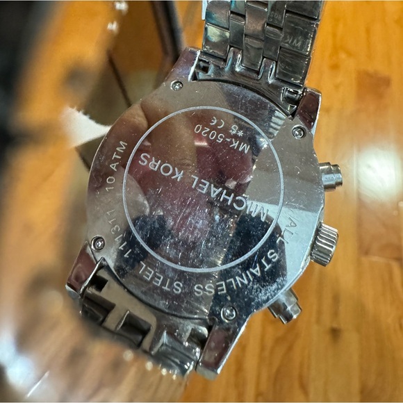 2 Michael Kors Watches (Keeping a pair) - Picture 3 of 7